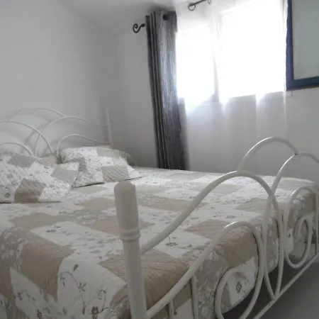 Apartment Le Lavandou, 2 Pieces, 4 Personnes - Fr-1-713-46 Le Lavandou