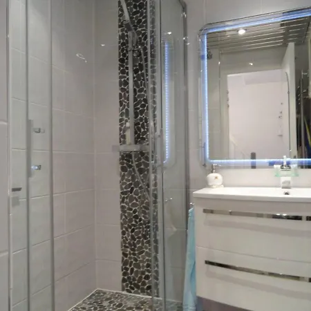 Apartment Le Lavandou, 2 Pieces, 4 Personnes - Fr-1-713-46