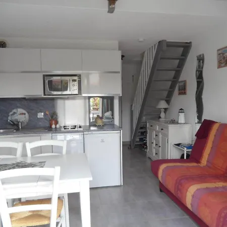 Le Lavandou, 2 Pieces, 4 Personnes - Fr-1-713-46 * Le Lavandou